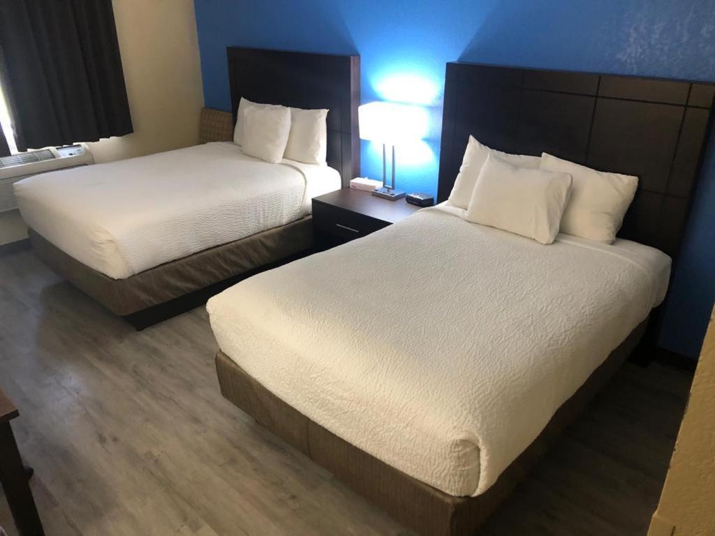 Wallaceburg Inn Экстерьер фото