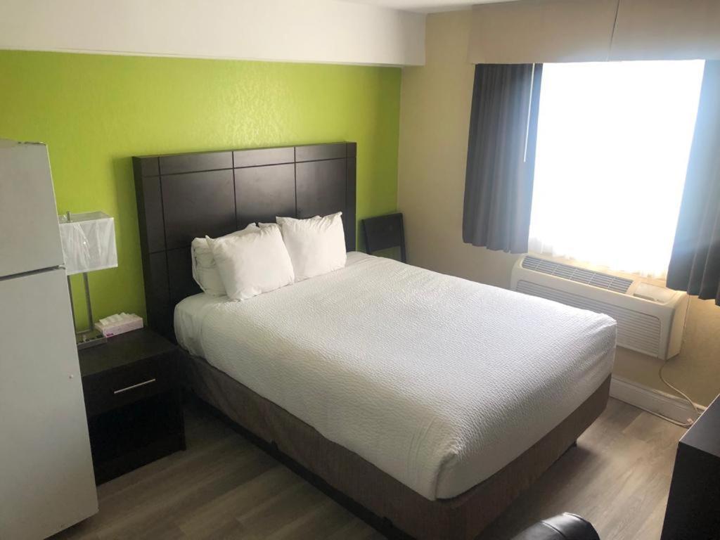 Wallaceburg Inn Экстерьер фото