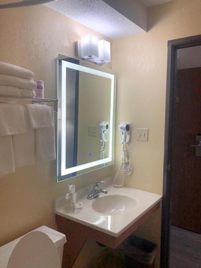 Wallaceburg Inn Экстерьер фото