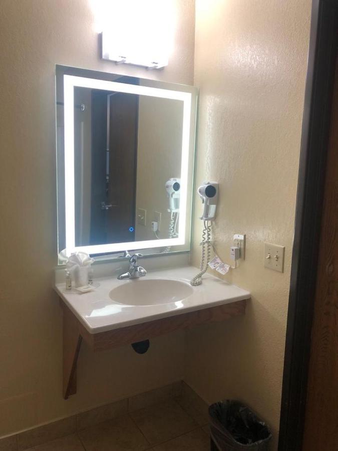 Wallaceburg Inn Экстерьер фото