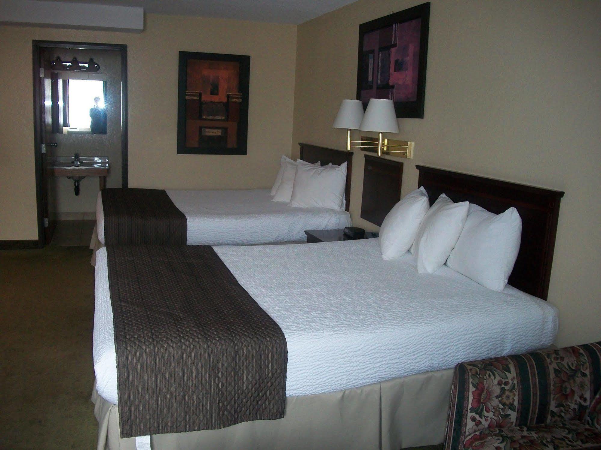 Wallaceburg Inn Экстерьер фото